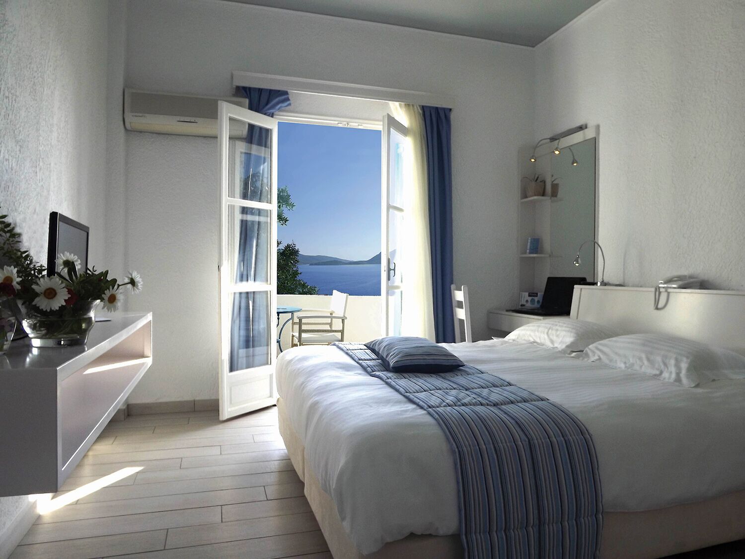 bedroom at Aegialis